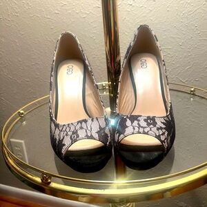 Dress women shoes with lace